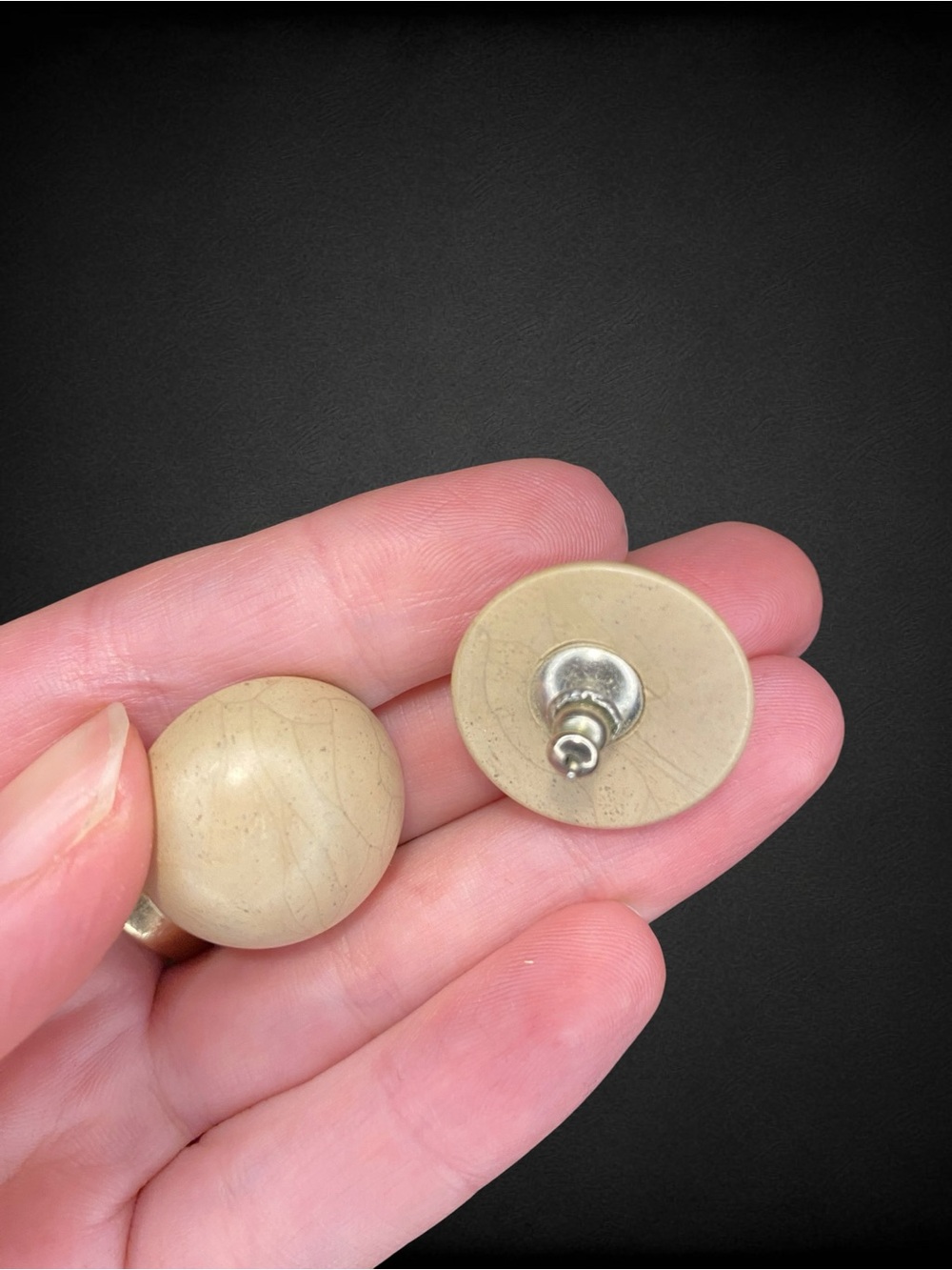 Vintage Costume Jewelry Earrings in Neutral Colours - Picture 7 of 10